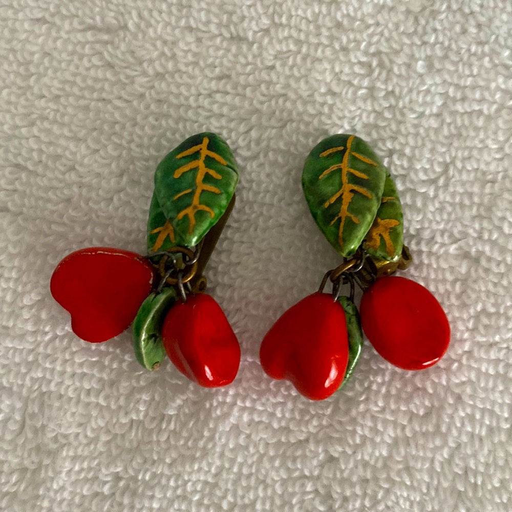 MCM Vintage Cherry Hearts Clip On Earrings 🥰 Mid Century Modern